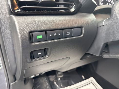 Used 2025 Nissan Sentra SV FWD image 27