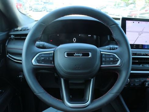 Used 2025 Jeep Compass Trailhawk w/ Trailhawk Elite Group AWD/4WD image 25