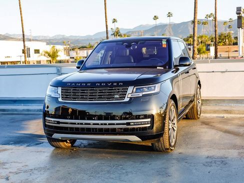 Used 2023 Land Rover Range Rover SE image 3