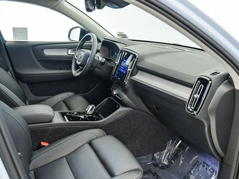Certified 2025 Volvo XC40 B5 Ultra w/ Climate Package image 15