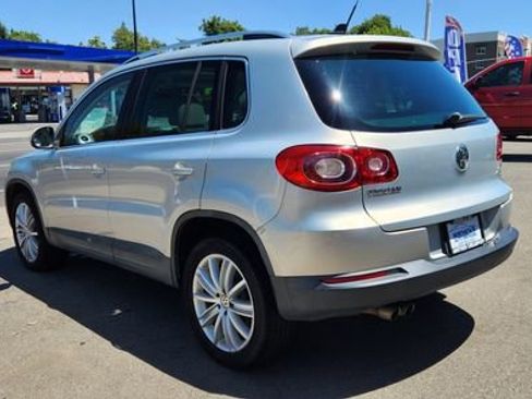 Used 2009 Volkswagen Tiguan SEL image 3