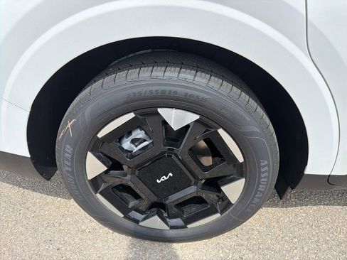 New 2026 Kia Carnival EX FWD image 21