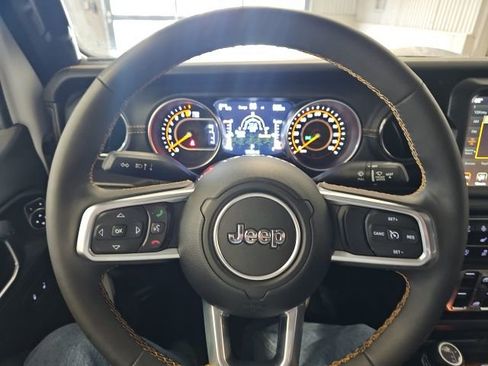 Used 2023 Jeep Gladiator Overland AWD/4WD image 13