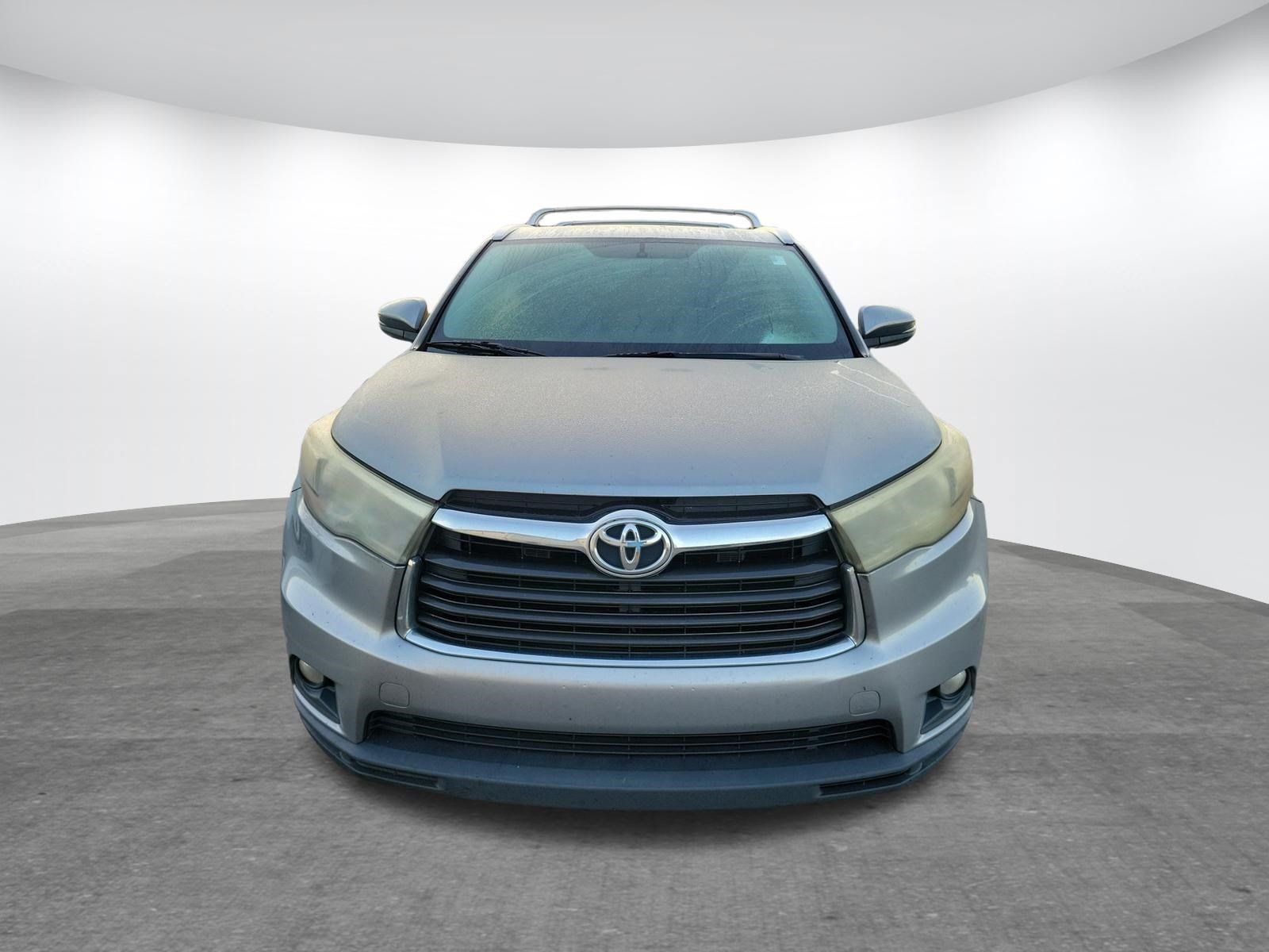 Used 2016 Toyota Highlander XLE FWD image 2