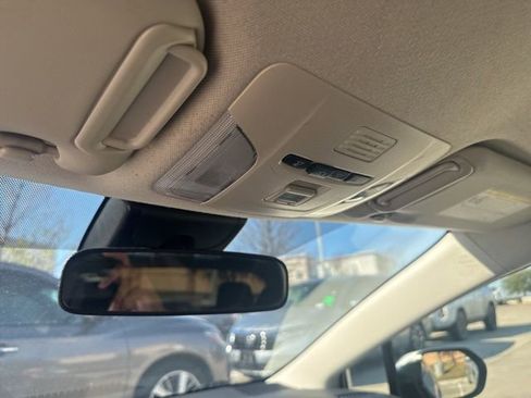 Used 2021 Toyota Corolla LE image 14