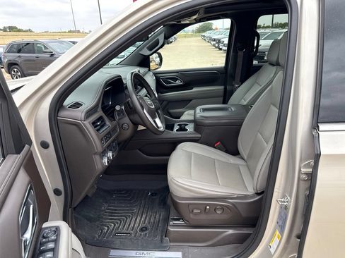 Used 2023 GMC Yukon XL SLT w/ SLT Luxury Package AWD/4WD image 19