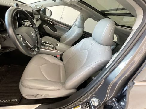 Used 2021 Toyota Highlander Platinum AWD/4WD image 11