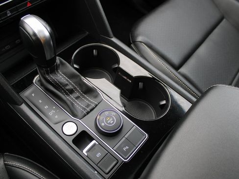 Certified 2022 Volkswagen Atlas SEL R-Line image 19