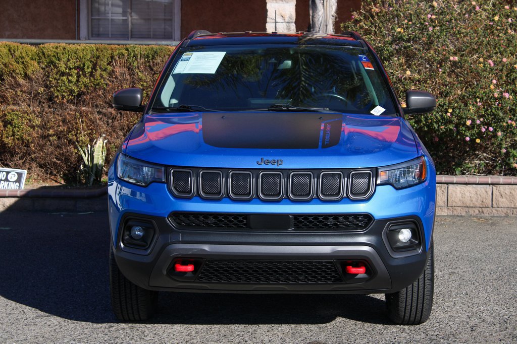Used 2022 Jeep Compass Trailhawk w/ Trailhawk Convenience Group AWD/4WD image 3