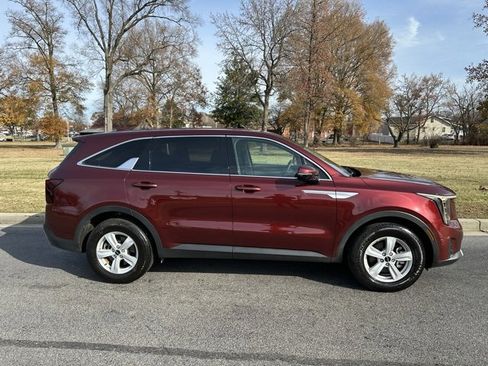 Certified 2024 Kia Sorento LX image 24
