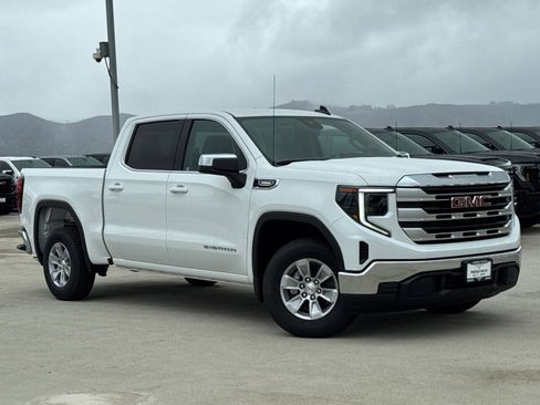 New 2026 GMC Sierra 1500 SLE image 3