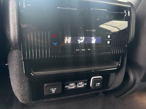 Used 2024 Jeep Wagoneer Series II image 7