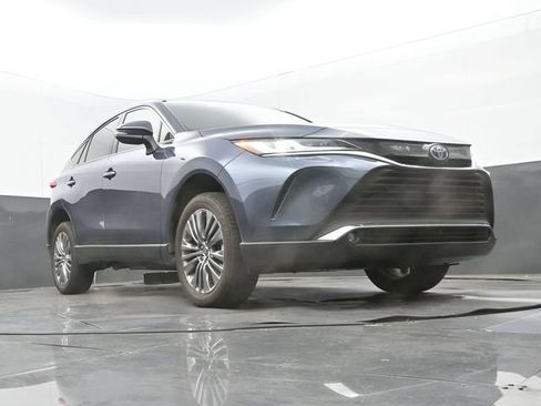 Used 2024 Toyota Venza XLE AWD/4WD image 9