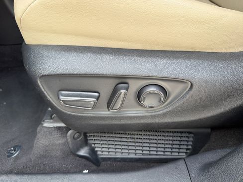 Certified 2024 Toyota Sienna XLE FWD image 29