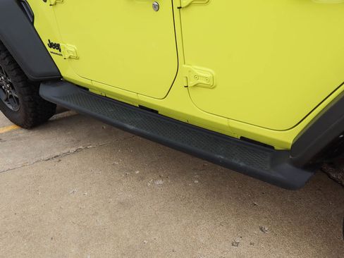 Used 2024 Jeep Wrangler Willys AWD/4WD image 15