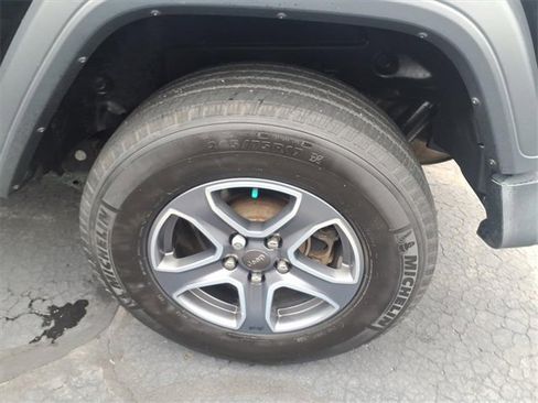Used 2019 Jeep Wrangler Sport S image 8
