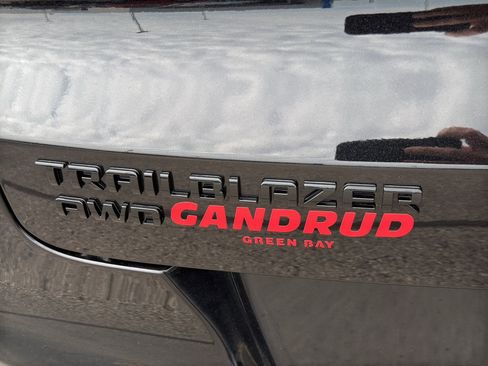 Used 2023 Chevrolet TrailBlazer RS w/ Sun and Liftgate Package AWD/4WD image 8