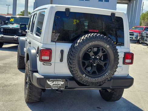 Used 2022 Jeep Wrangler Unlimited Sport image 3