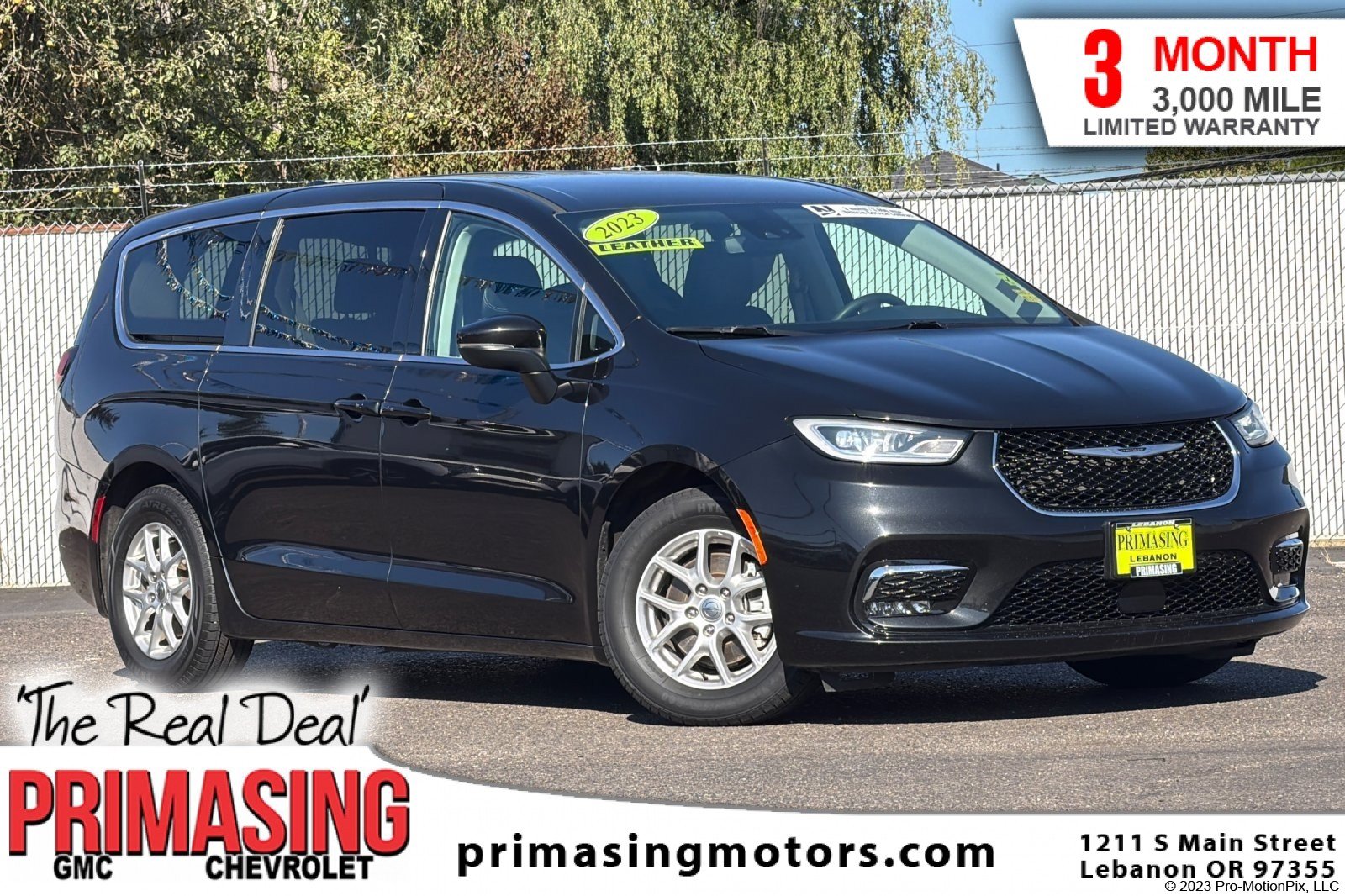 Used 2023 Chrysler Pacifica Touring-L FWD image 1