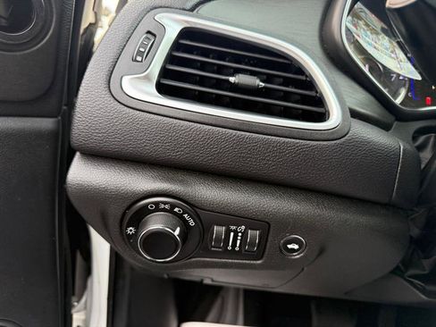 Used 2015 Chrysler 200 Limited w/ Convenience Group image 39