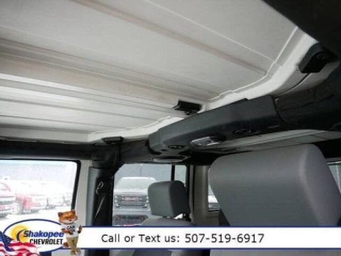 Used 2010 Jeep Wrangler Unlimited Rubicon image 14