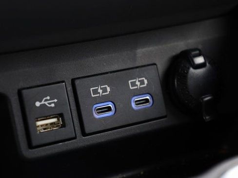 Used 2022 Toyota Highlander LE image 20