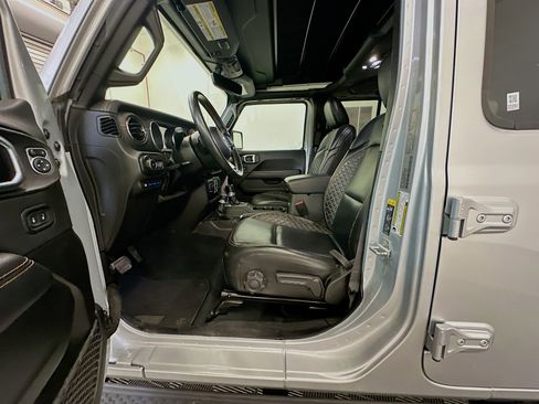 Used 2022 Jeep Wrangler Unlimited Sahara image 13
