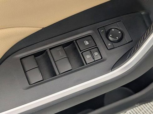 Used 2021 Toyota RAV4 XLE FWD image 11