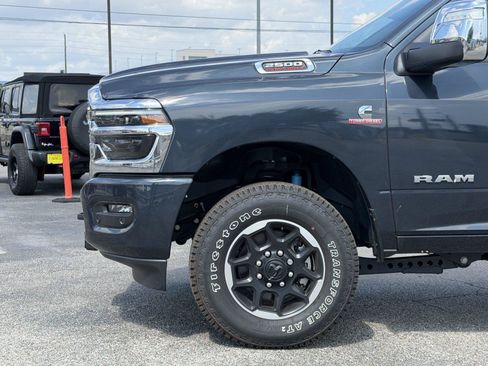 Used 2025 RAM 2500 Laramie AWD/4WD image 10