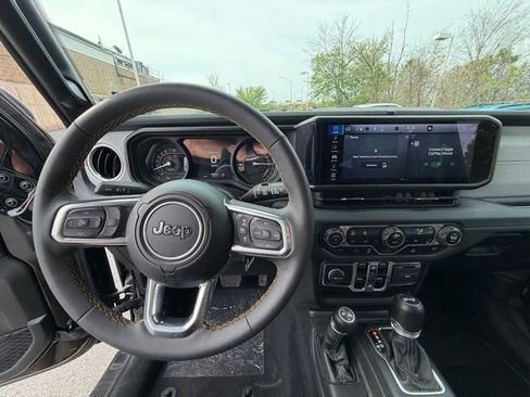 Used 2024 Jeep Wrangler Unlimited Sahara image 9