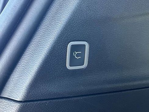New 2026 Chrysler Voyager LX FWD image 17