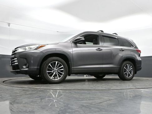 Used 2017 Toyota Highlander AWD V6 image 39