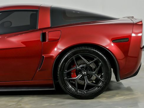 Used 2013 Chevrolet Corvette Z06 w/ Battery Protection Package image 9