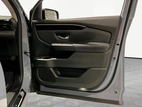 Certified 2025 Honda Pilot Touring image 29