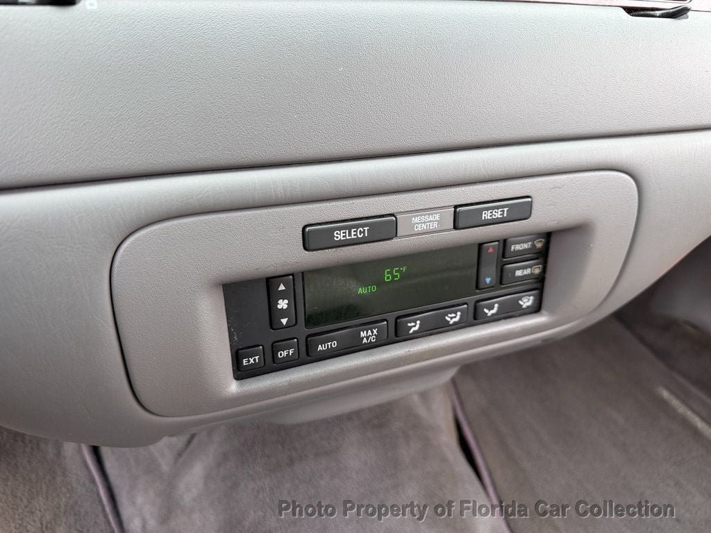Used 1999 Lincoln Town Car Signature RWD image 43