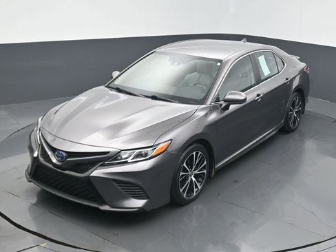 Used 2020 Toyota Camry SE FWD image 9