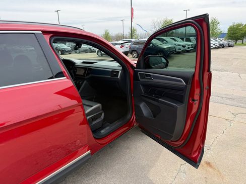 Used 2020 Volkswagen Atlas Cross Sport SEL Premium AWD/4WD image 25