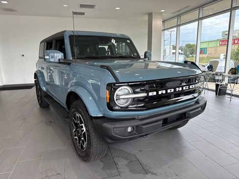Used 2023 Ford Bronco Outer Banks AWD/4WD image 2