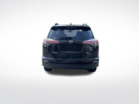 Used 2017 Toyota RAV4 LE FWD image 4