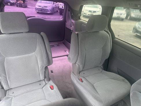Used 2008 Toyota Sienna CE FWD image 28