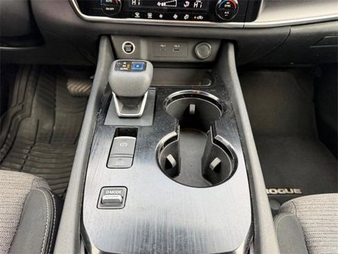 Used 2021 Nissan Rogue SV image 16
