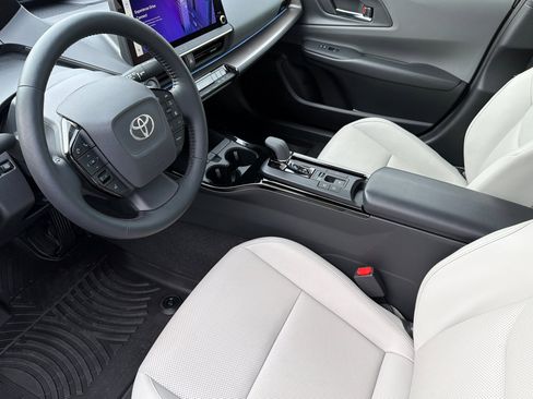 Used 2026 Toyota Prius XLE image 9