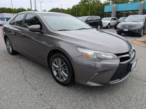 Used 2017 Toyota Camry SE FWD image 9