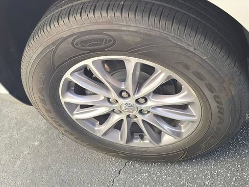 Used 2024 Buick Enclave Essence FWD image 21