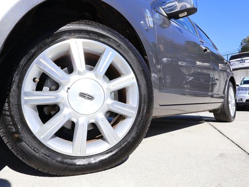 Used 2011 Lincoln MKZ image 24