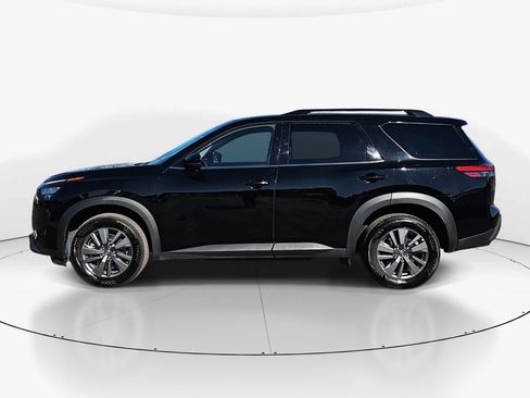 Used 2024 Nissan Pathfinder SV image 8