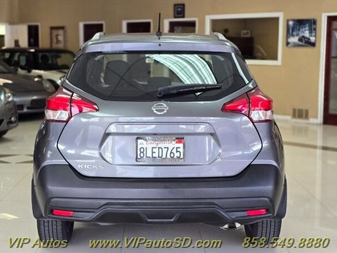 Used 2019 Nissan Kicks S FWD image 7