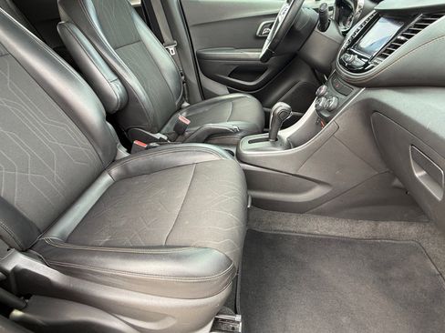 Used 2020 Chevrolet Trax LT w/ Driver Confidence Package FWD image 10