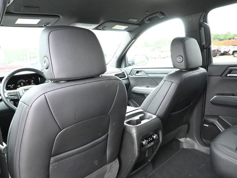 Used 2026 GMC Acadia Elevation w/ Elevation Premium Package FWD image 27