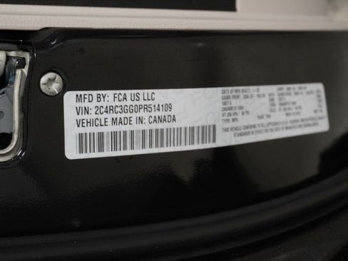 New 2023 Chrysler Pacifica Limited w/ Uconnect Theater Family Group image 40